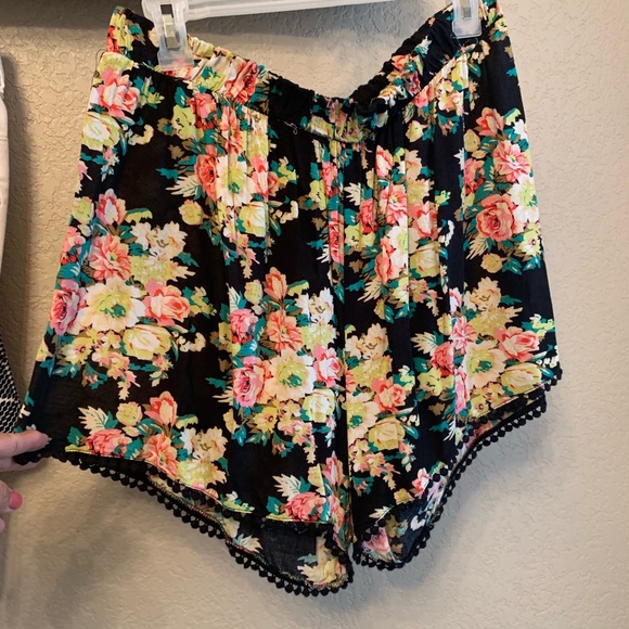 Shorts - Picture 1 of 2